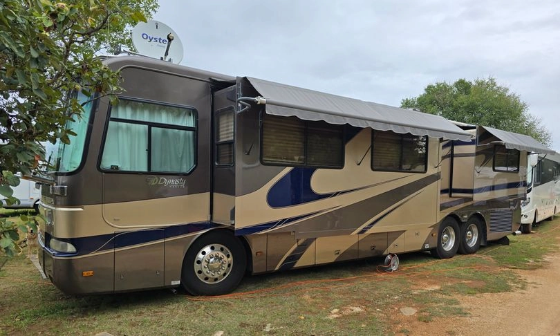 UNIT busz